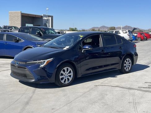 Used 2025 Toyota Corolla LE image 2