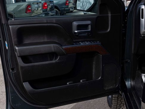 Used 2019 GMC Sierra 1500 SLE w/ SLE Value Package image 11