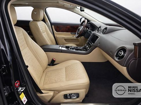 Used 2016 Jaguar XJ L Portfolio RWD image 11