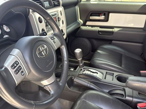 Used 2012 Toyota FJ Cruiser 2WD w/ Upgrade Pkg image 28
