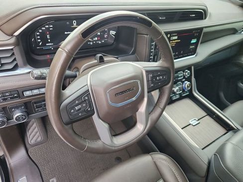 Used 2024 GMC Yukon Denali w/ Advanced Technology Package AWD/4WD image 10