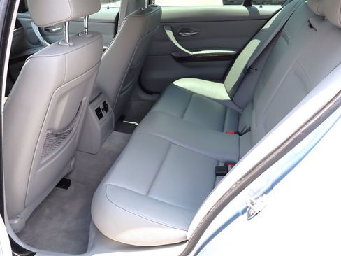 Used 2009 BMW 335i xDrive Sedan AWD/4WD image 19