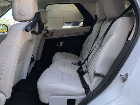 New 2026 Land Rover Discovery Limited Edition image 13