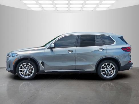 Used 2024 BMW X5 xDrive40i w/ Premium Package AWD/4WD image 3
