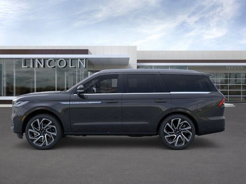 New 2026 Lincoln Navigator Reserve AWD/4WD image 3