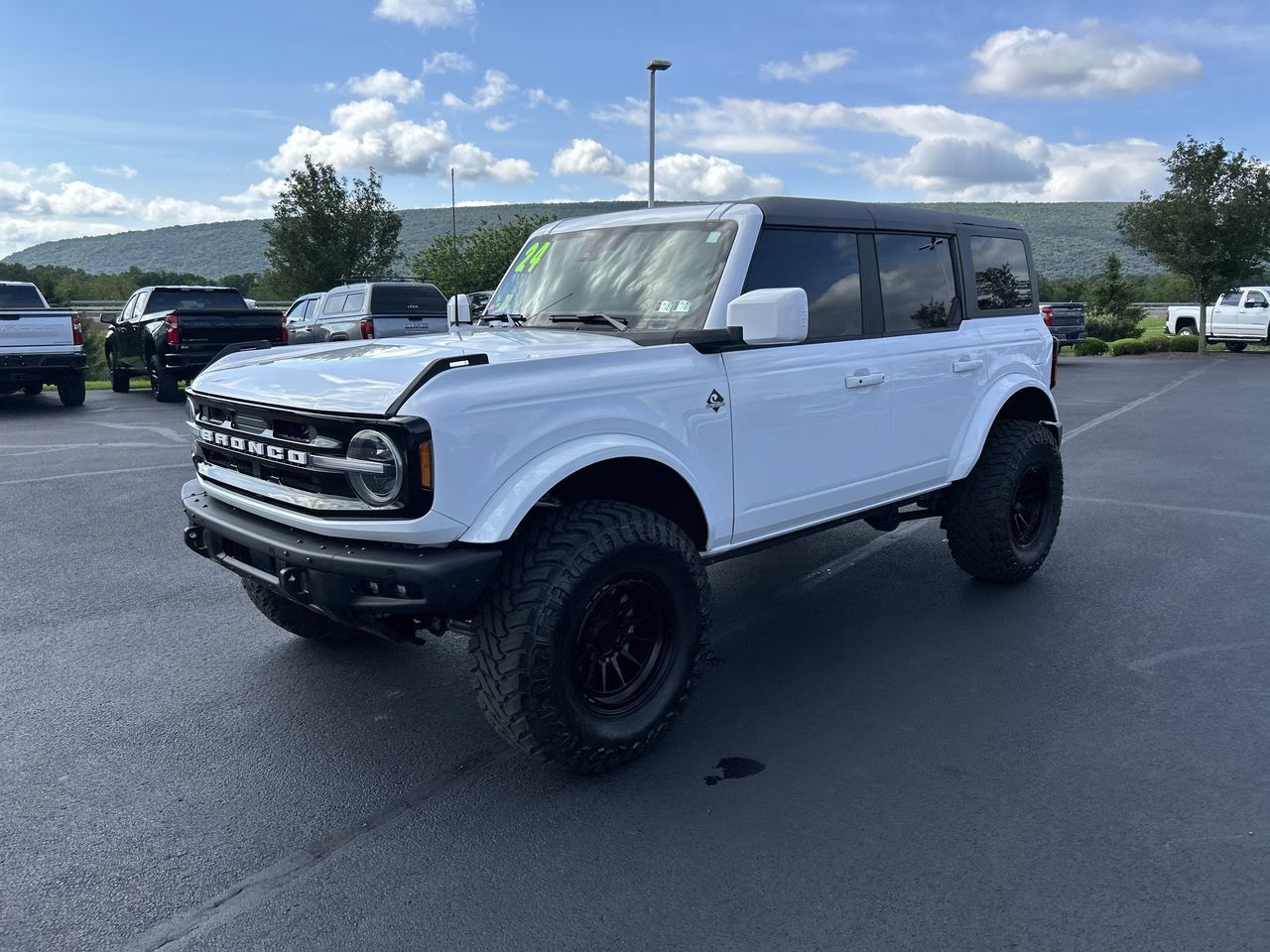 Used 2024 Ford Bronco Outer Banks AWD/4WD image 3
