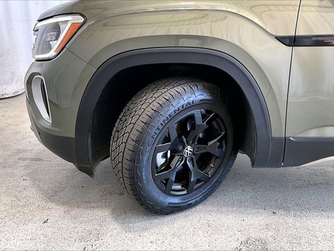 Used 2024 Volkswagen Atlas Peak Edition SE image 20