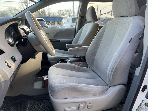 Used 2012 Toyota Sienna LE image 11