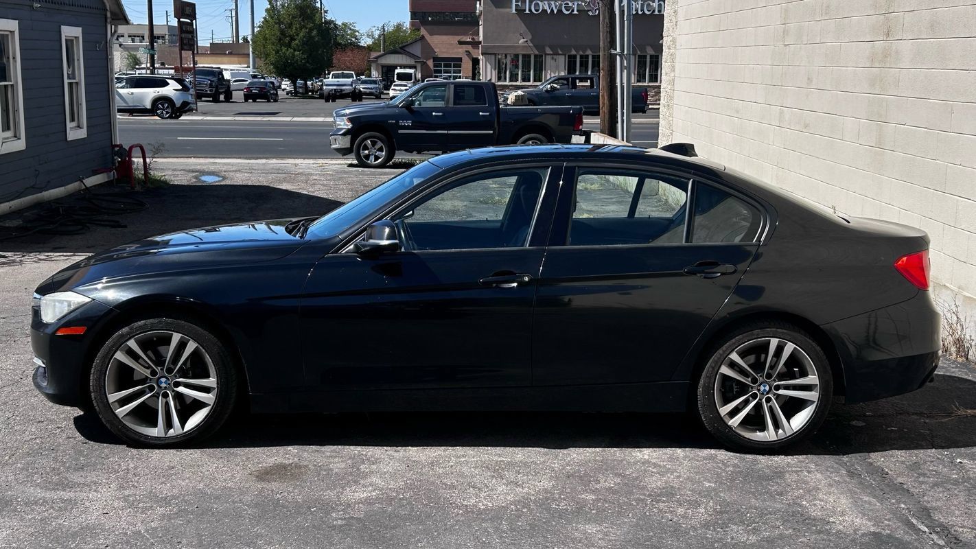 Used 2013 BMW 328i xDrive Sedan w/ Premium Pkg AWD/4WD image 2