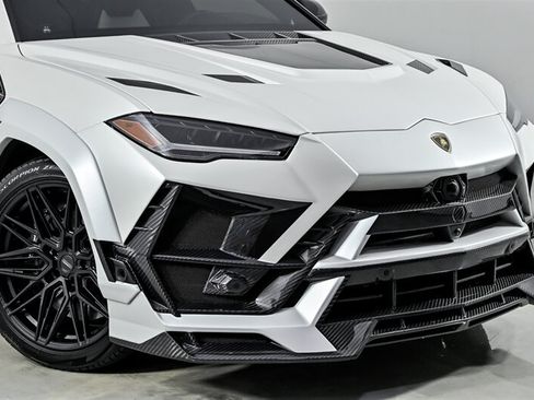 Used 2019 Lamborghini Urus AWD/4WD image 2