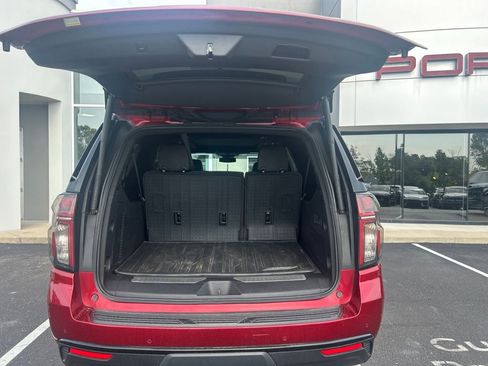 Used 2023 Chevrolet Suburban Z71 w/ Luxury Package AWD/4WD image 11
