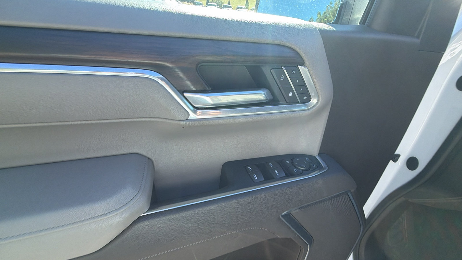 Used 2025 GMC Sierra 1500 SLT AWD/4WD image 15