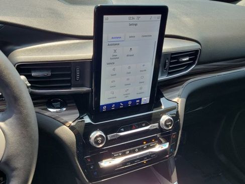Certified 2023 Ford Explorer Limited w/ Limited Technology Package RWD image 8