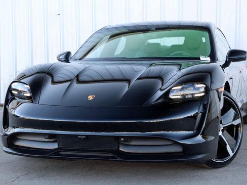 Used 2020 Porsche Taycan 4S image 3