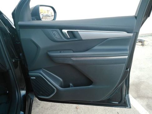 Used 2025 Buick Enclave Preferred image 18