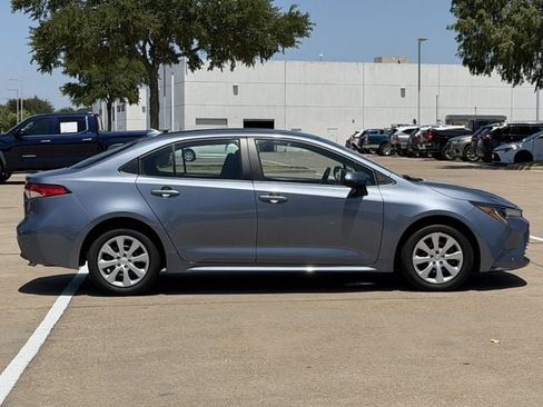 Used 2025 Toyota Corolla LE FWD image 3