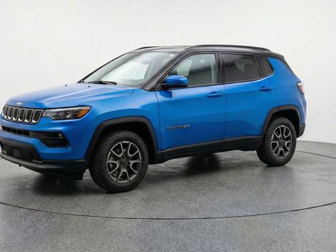 Used 2025 Jeep Compass Trailhawk AWD/4WD image 3