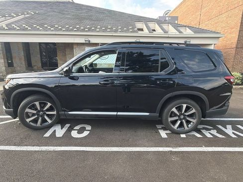 Used 2025 Honda Pilot Touring image 15
