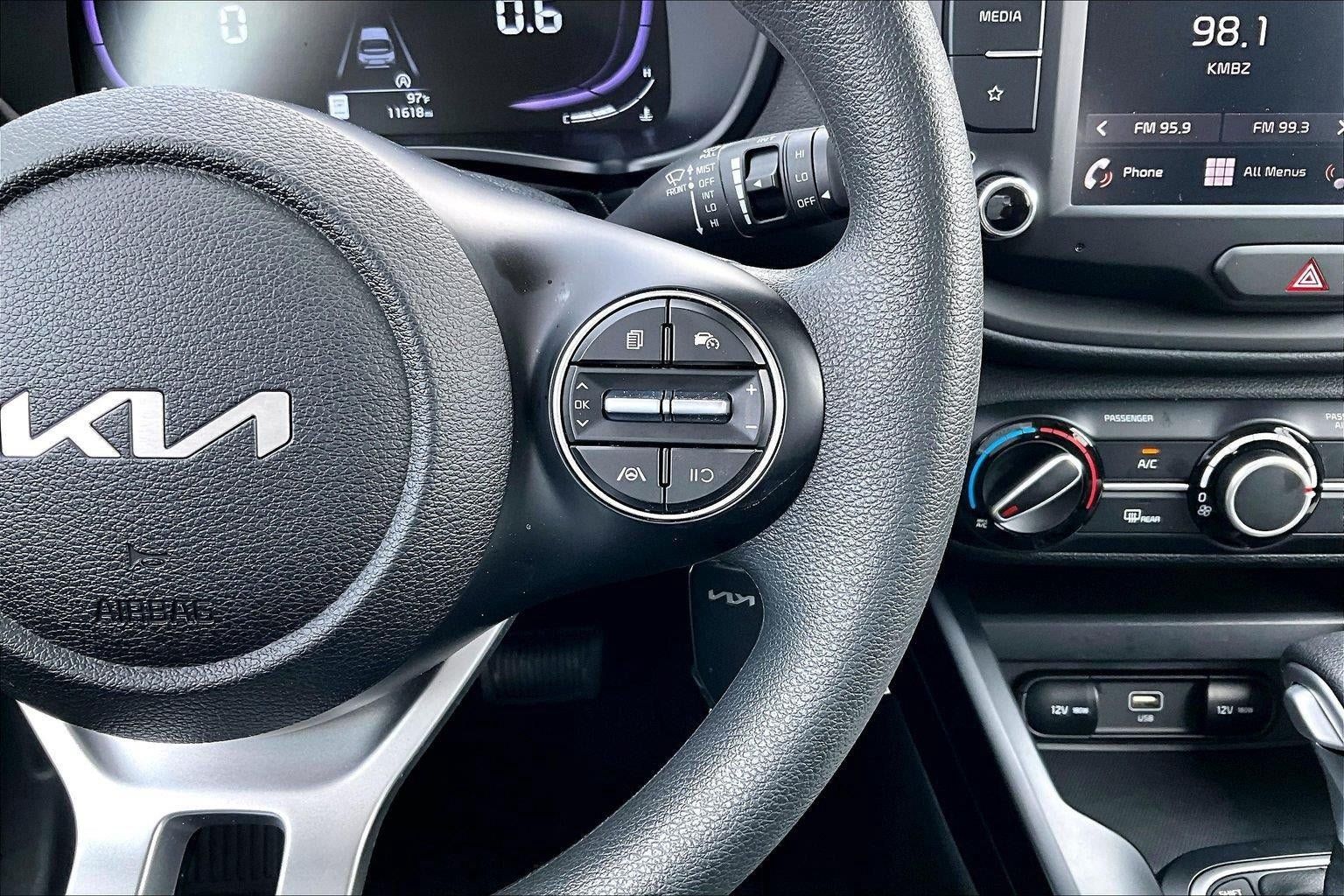 Used 2025 Kia Soul LX w/ LX Technology Package FWD image 12