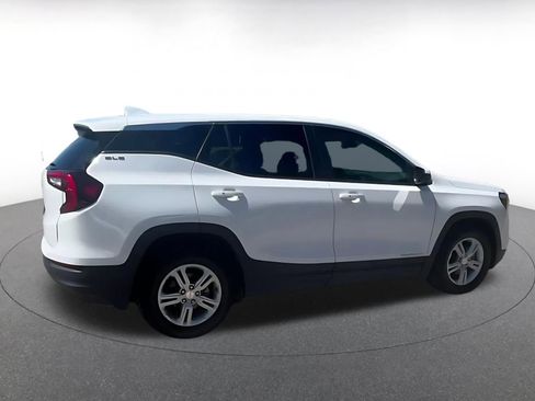 Used 2024 GMC Terrain SLE FWD image 9