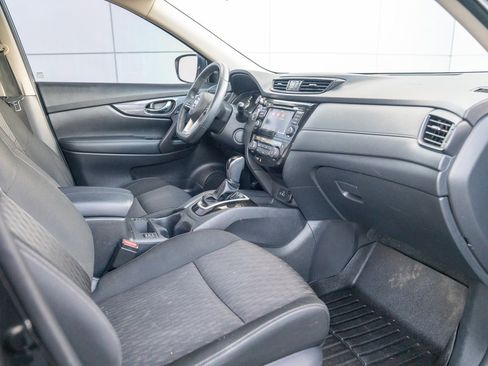 Used 2019 Nissan Rogue SV image 23