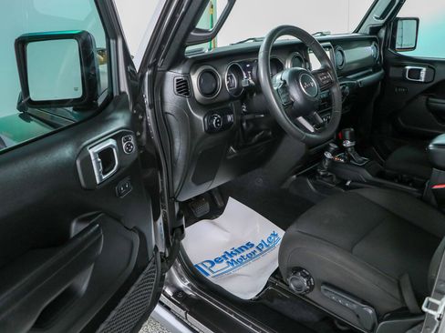 Used 2023 Jeep Gladiator Sport AWD/4WD image 3