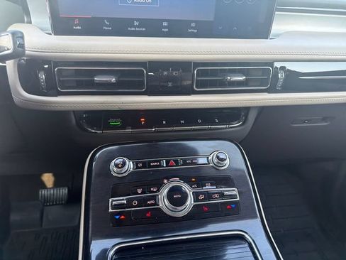 Used 2023 Lincoln Nautilus AWD image 19