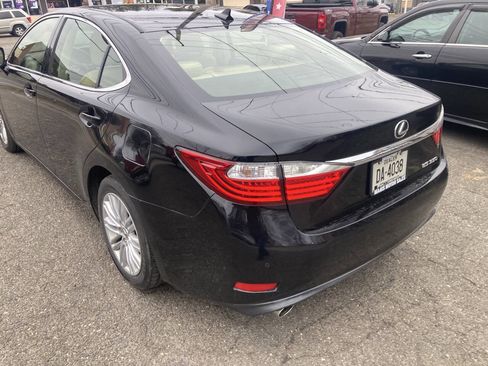 Used 2014 Lexus ES 350 Base 4dr Sedan w/ Luxury Package image 10