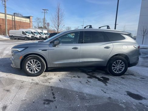 Used 2023 Buick Enclave Essence image 8