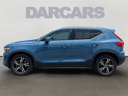 Certified 2023 Volvo XC40 B5 Plus w/ Climate Package AWD/4WD image 4