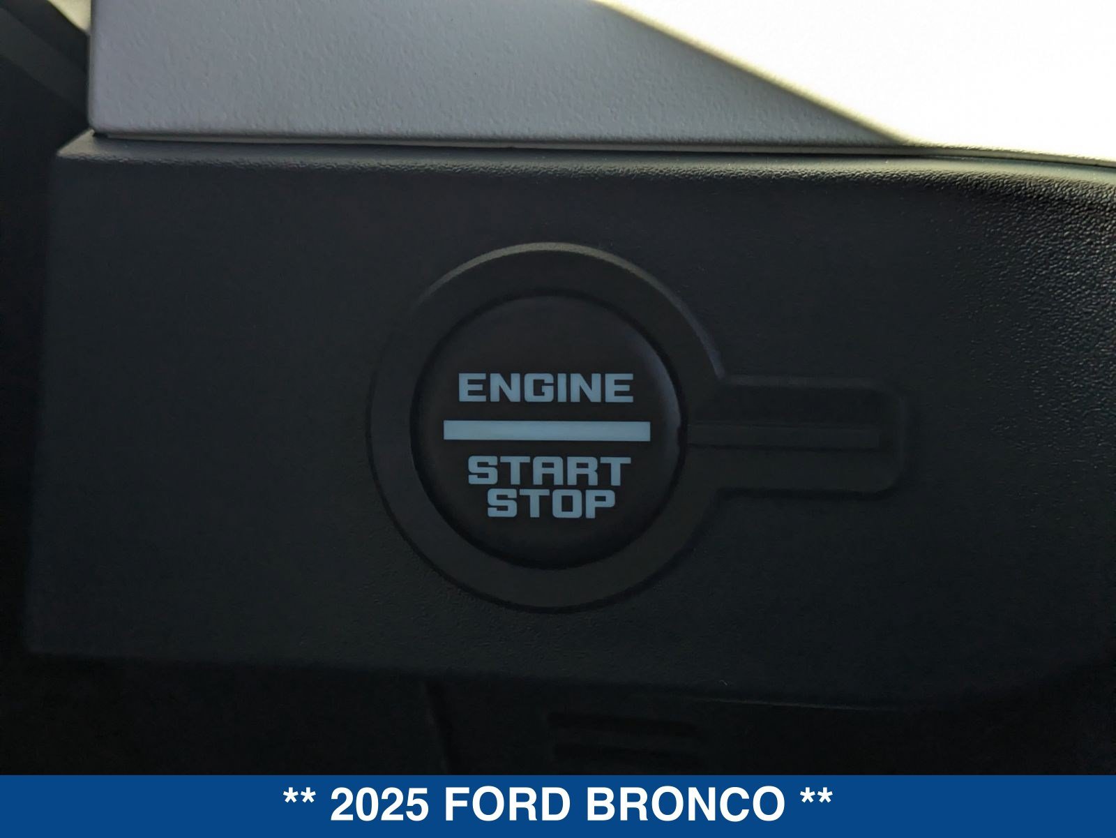 Used 2025 Ford Bronco Heritage Edition AWD/4WD image 49