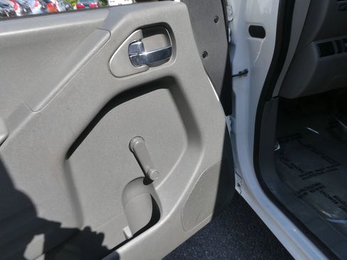 Used 2018 Nissan Frontier S RWD image 14