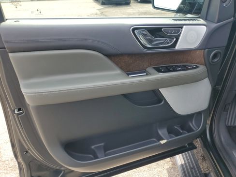 Used 2024 Lincoln Navigator Black Label AWD/4WD image 10