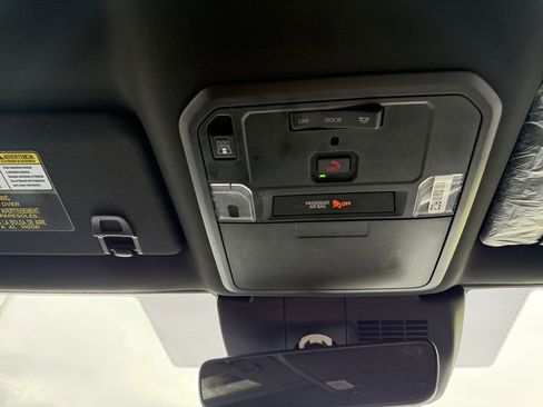 Used 2025 Toyota Tacoma SR5 AWD/4WD image 26
