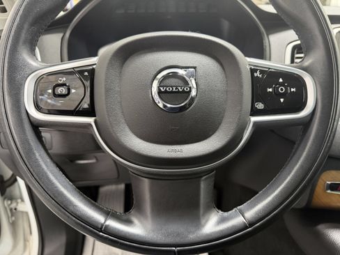 Used 2022 Volvo XC90 T6 Momentum w/ Advanced Package AWD/4WD image 10