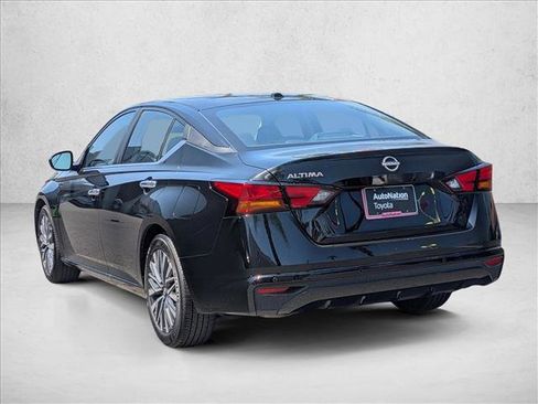 Used 2025 Nissan Altima 2.5 SV FWD image 8