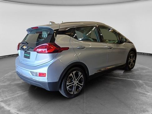 Used 2017 Chevrolet Bolt Premier FWD image 4