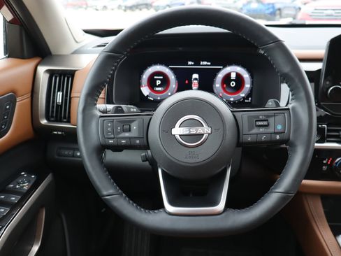 Used 2024 Nissan Pathfinder Platinum w/ Cargo Package image 16