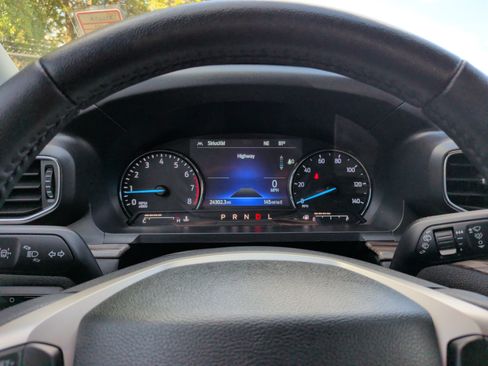 Used 2023 Ford Explorer Limited w/ Limited Technology Package RWD image 15