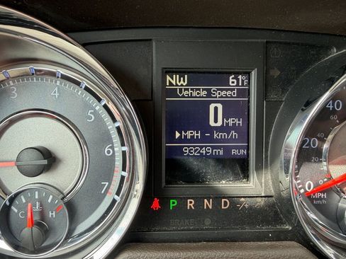 Used 2016 Chrysler Town & Country Touring image 22