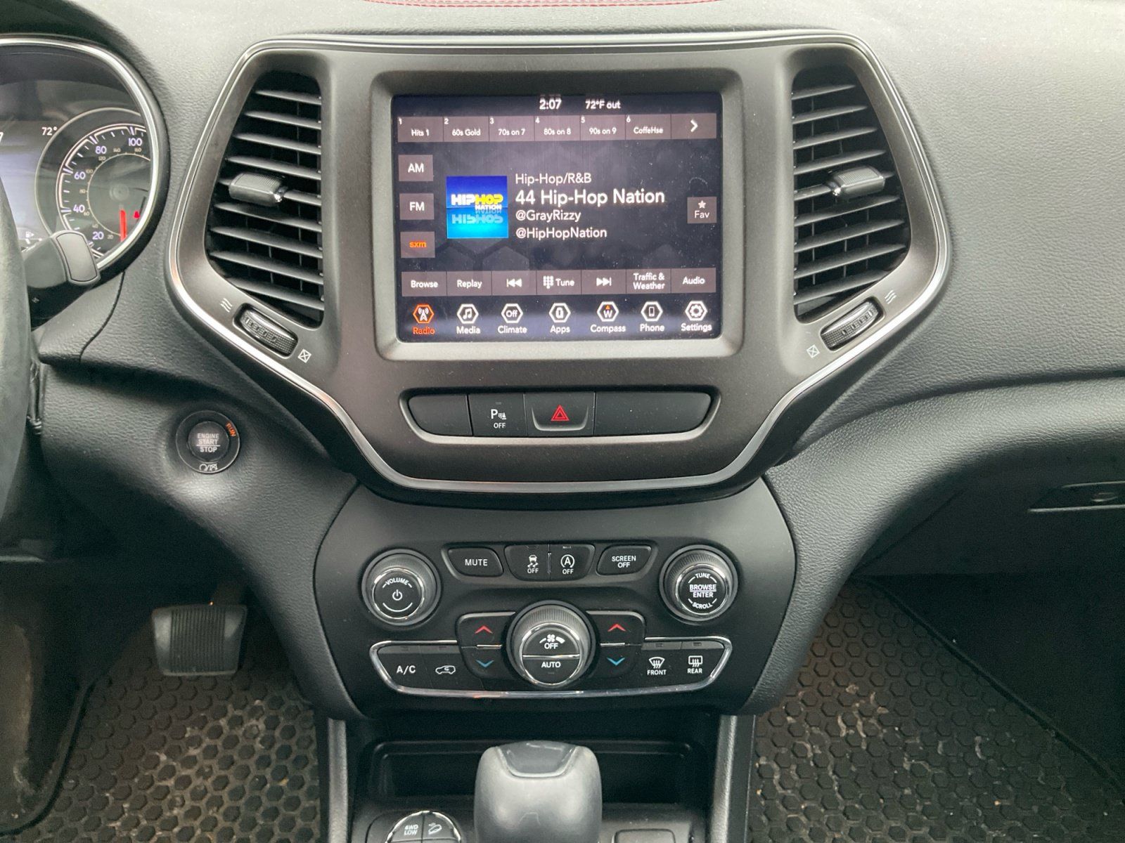Used 2019 Jeep Cherokee Trailhawk AWD/4WD image 12