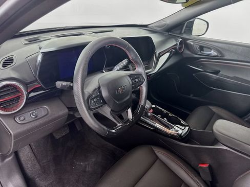Used 2024 Chevrolet Trax RS w/ Driver Confidence Package FWD image 9