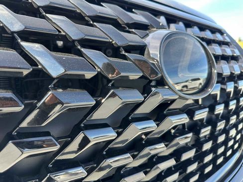 Used 2022 Lexus GX 460 Premium w/ Accessory Package image 21