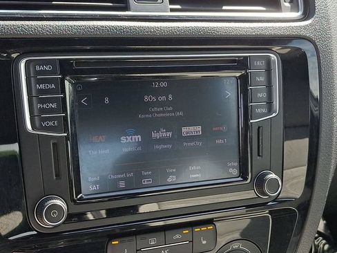 Used 2016 Volkswagen Jetta Sport FWD image 22