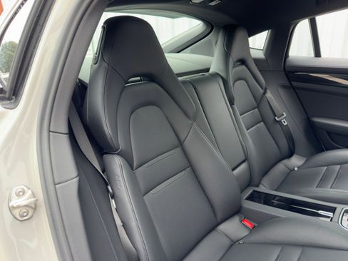 Used 2022 Porsche Panamera 4S w/ Premium Package image 46