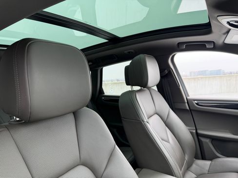 Certified 2023 Porsche Macan image 13