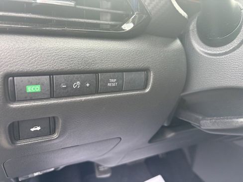 Used 2025 Nissan Sentra SV image 24