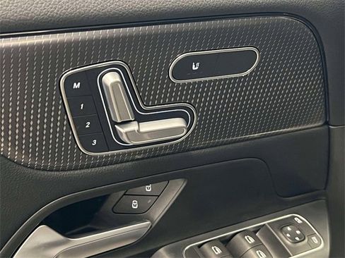 Used 2022 Mercedes-Benz GLA 250 4MATIC image 17