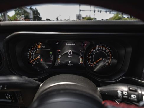 Used 2024 Jeep Wrangler Unlimited Rubicon 392 AWD/4WD image 10