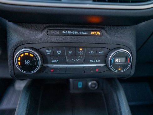 Used 2020 Ford Escape SE image 26